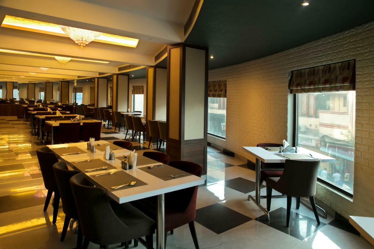 Ganges Grand Hotell Varanasi Exteriör bild