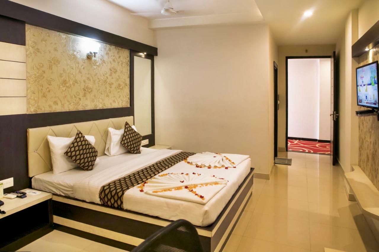 Ganges Grand Hotell Varanasi Exteriör bild