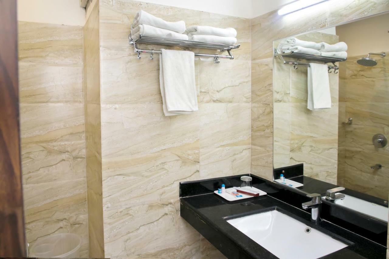 Ganges Grand Hotell Varanasi Exteriör bild