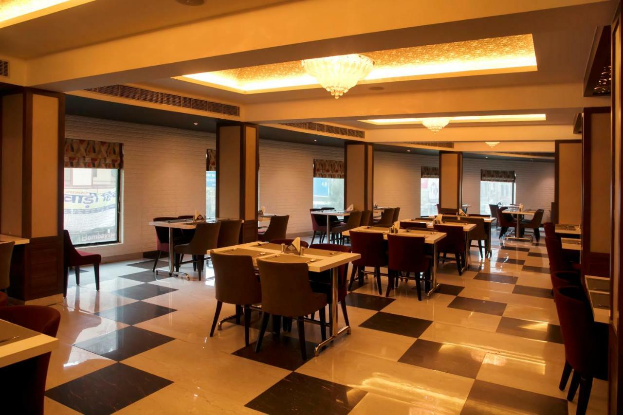 Ganges Grand Hotell Varanasi Exteriör bild