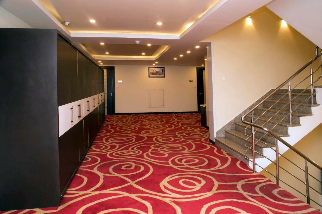Ganges Grand Hotell Varanasi Exteriör bild