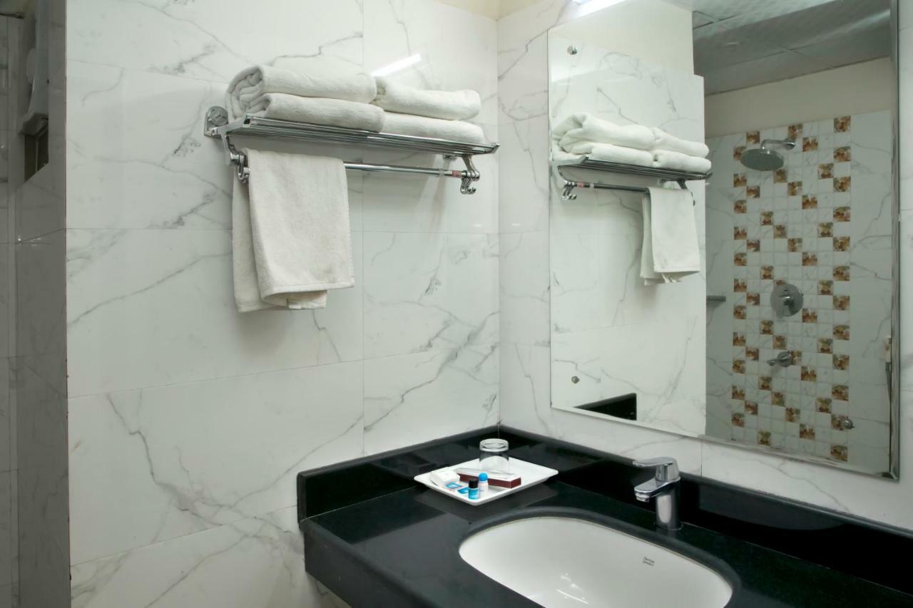 Ganges Grand Hotell Varanasi Exteriör bild